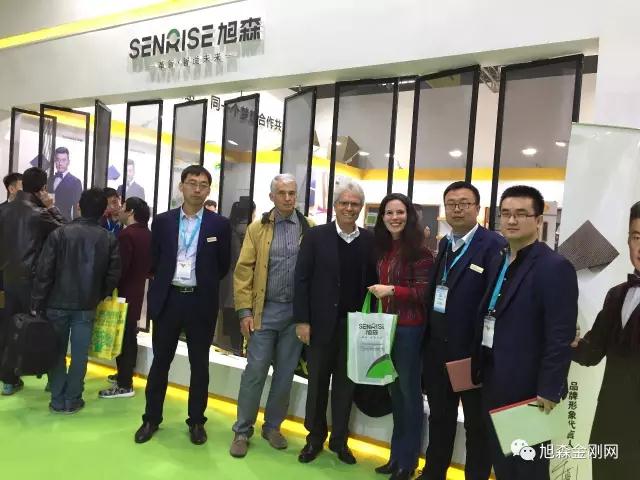 �Ϻ�չ���c���e��Ӱ